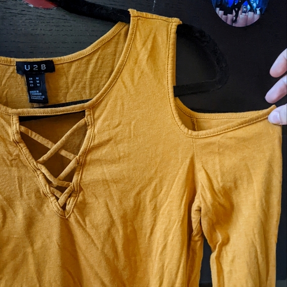 🍂2/$30🍂 Mustard U2B exposed shoulder long sleeve top - Picture 2 of 5